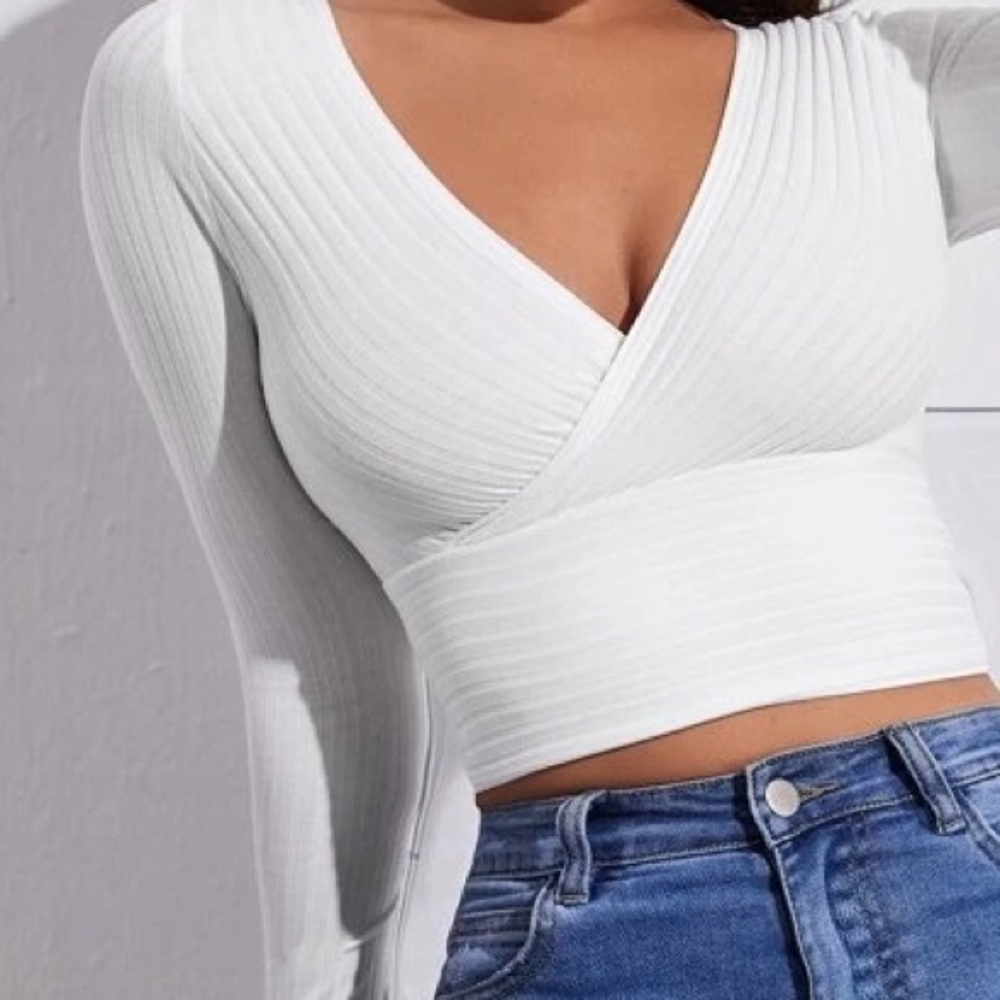 White top long sleeve cropped size small - Picture 3 of 4